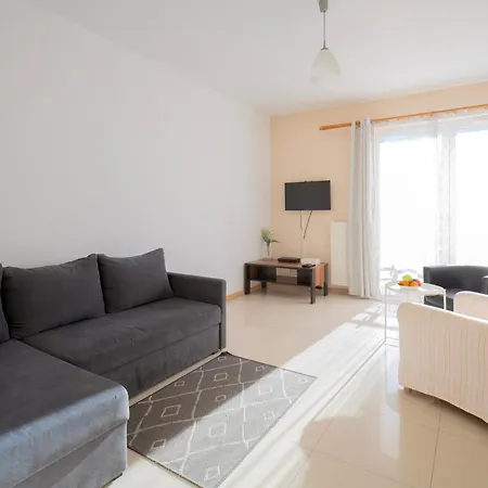 アパート Fresh Kabaty 4 ワルシャワ